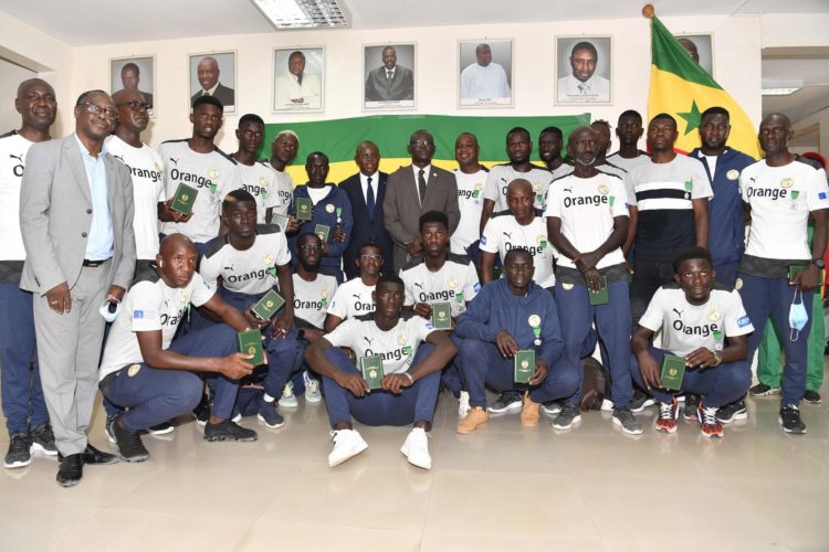 Élevée au rang de Chevalier de l'Ordre national du Lion, l'équipe nationale de Beach Soccer a reçu ses médailles et primes - wiwsport Élevée au rang de Chevalier de l'Ordre national du Lion, l'équipe nationale de Beach Soccer a reçu ses médailles et primes - wiwsport