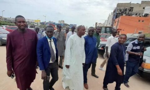 Présidence FSF - Un gros collectif d'acteurs du football dépose la candidature de Augustin Senghor (photos) - wiwsport Présidence FSF - Un gros collectif d'acteurs du football dépose la candidature de Augustin Senghor (photos) - wiwsport