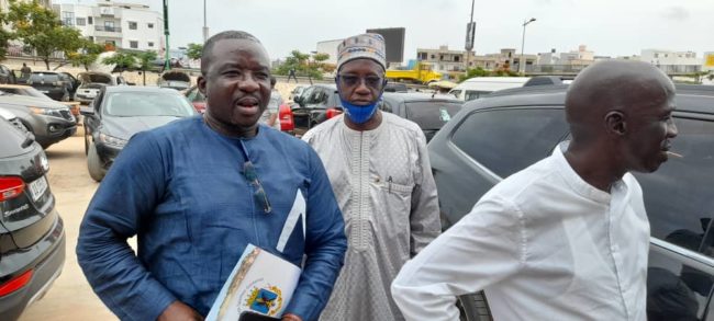 Présidence FSF - Un gros collectif d'acteurs du football dépose la candidature de Augustin Senghor (photos) - wiwsport Présidence FSF - Un gros collectif d'acteurs du football dépose la candidature de Augustin Senghor (photos) - wiwsport