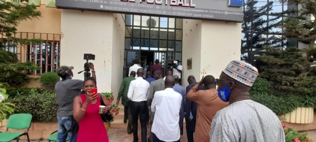 Présidence FSF - Un gros collectif d'acteurs du football dépose la candidature de Augustin Senghor (photos) - wiwsport Présidence FSF - Un gros collectif d'acteurs du football dépose la candidature de Augustin Senghor (photos) - wiwsport