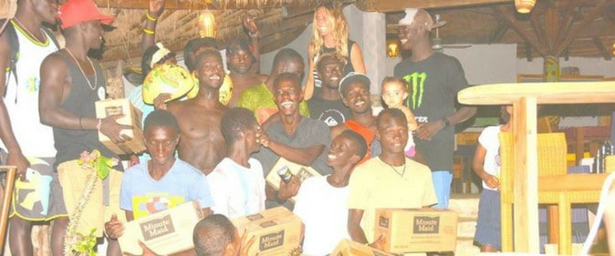 (Vidéo) Surf de nuit: La seule compétition en Afrique de l'Ouest organisée par MALIKA SURF CAMP - wiwsport surfnuit une