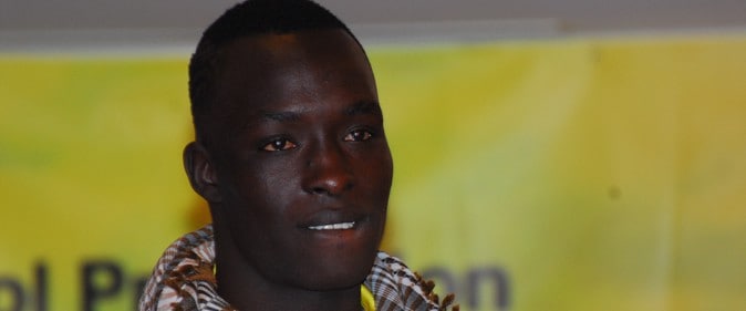 Siteu et Reug Reug débarquent à Dakar : Le phénomène s'offre un bain de foule, le prince s'éclipse - wiwsport Siteu et Reug Reug débarquent à Dakar : Le phénomène s'offre un bain de foule, le prince s'éclipse - wiwsport