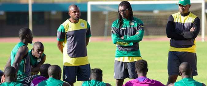 Russie 2018 : staff technique : Cissé, Daf, Diatta, Tony : Les sorciers des Lions - wiwsport Train01 une