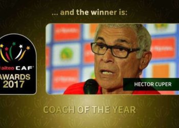 CAF Awards 2017: L’entraîneur argentin de l&rsquo;Egypte Hector Cuper reçoit le titre de meilleur coach de l&rsquo;année 2017 !