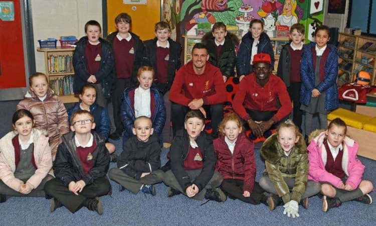 Sadio Mane et Dejan Lovren ont rendu visite aux enfants de Liverpool - wiwsport Sadio Mane et Dejan Lovren ont rendu visite aux enfants de Liverpool - wiwsport