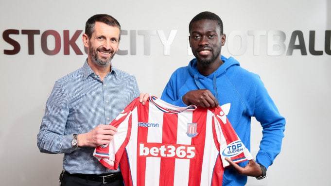 Stoke : les premiers mots de Pape Alioune Ndiaye : « J’ai hâte d’aider l’équipe à aller de l’avant » - wiwsport Stoke : les premiers mots de Pape Alioune Ndiaye : « J’ai hâte d’aider l’équipe à aller de l’avant » - wiwsport