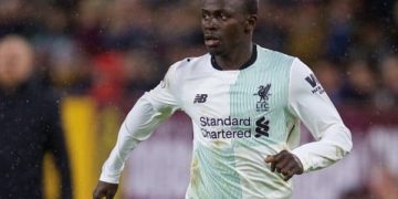 Meilleur buteur sénégalais en PL: Mané égale Demba Ba qui le félicite - wiwsport