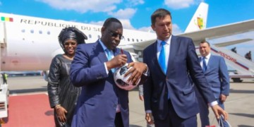 Photos : Macky Sall est arrivé à Moscou avec Marieme Faye Sall - wiwsport