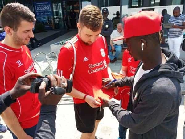 Amical Croatie-Sénégal: Sadio Mané accueilli par des fans de Liverpool à l’aéroport - wiwsport Amical Croatie-Sénégal: Sadio Mané accueilli par des fans de Liverpool à l’aéroport - wiwsport