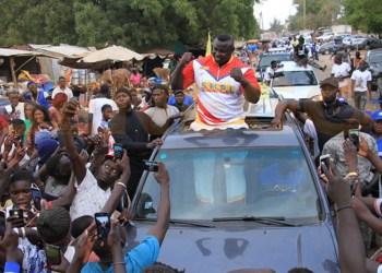 Bombardier dans les rues de mbour