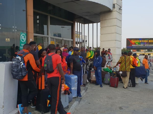 Des athlètes sénégalais, maliens marocains, zambiens togolais, parqués comme des animaux à Lagos - wiwsport Des athlètes sénégalais, maliens marocains, zambiens togolais, parqués comme des animaux à Lagos - wiwsport