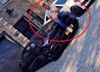 Lamborghini de Diafra Sakho abandonné sur le parking de West Ham: Des proches du joueur ont démenti