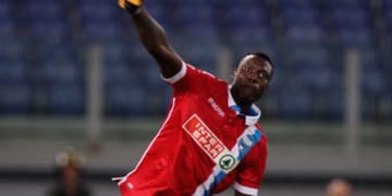 ROME, ITALY - AUGUST 20:   Spal goalkeeper Alfred Gomis in action during the Serie A match between SS Lazio and Spal at Olimpico Stadium on August 20, 2017 in Rome, Italy.  (Photo by Paolo Bruno/Getty Images)
