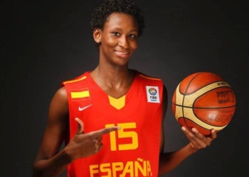 Covid-19 : La basketteuse espagnole Astou Ndour offre des denrées alimentaires au Sénégal - wiwsport