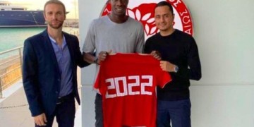 Exclusif- Pape Abou Cisse prolonge son contrat avec l'Olympiakos jusqu'en 2022 - wiwsport