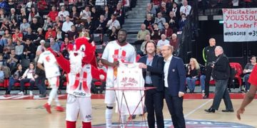 Youssou Ndoye reçoit son maillot All Star Game 2018 - wiwsport