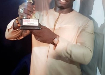 Zoss reçoit le Trophée de Meilleure écurie décerné à Door Dooraat - wiwsport