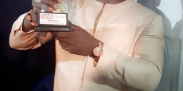 Zoss reçoit le Trophée de Meilleure écurie décerné à Door Dooraat - wiwsport