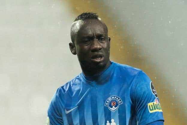 Vidéo - Turquie : Insulté, Mbaye Diagne fait un crachat qui pourrait coûter cher à Kasimpasa - wiwsport Vidéo - Turquie : Insulté, Mbaye Diagne fait un crachat qui pourrait coûter cher à Kasimpasa - wiwsport