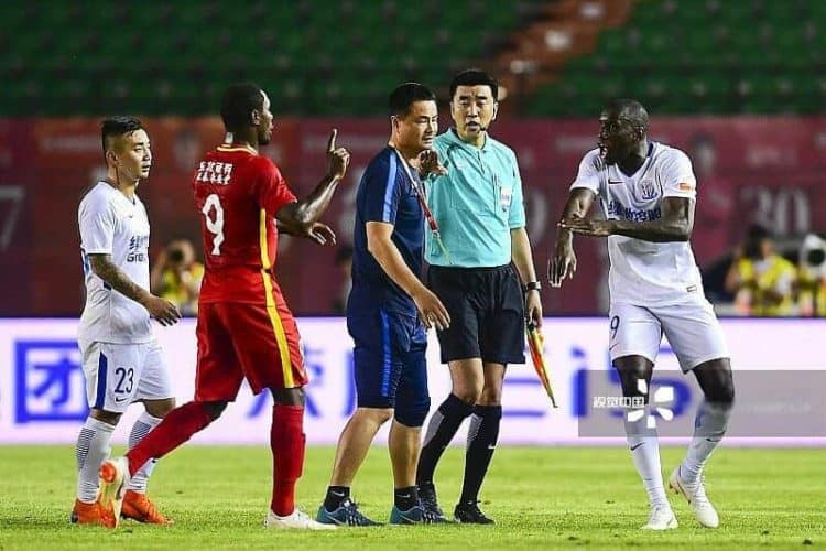 Demba Ba sur le racisme : «En tant qu'africain si on ne se respecte pas ...» - wiwsport Demba Ba sur le racisme : «En tant qu'africain si on ne se respecte pas ...» - wiwsport