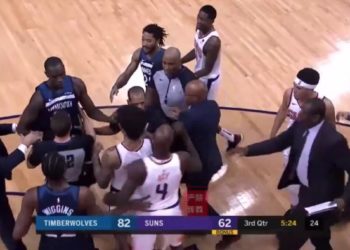 Altercation avec Devin Booker, Gorgui Sy Dieng réagit :  » Dans cette ligue beaucoup de gars pense qu&rsquo;ils sont coriaces, et ils ne le sont pas… »
