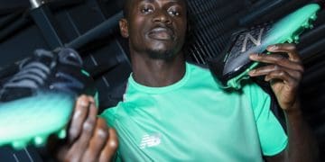 Exclu- Regardez- Sadio Mané présente ses nouveaux crampons New Balance Furon V5 - wiwsport