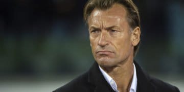 Morocco's Coach Herve Renard stands watching during their international friendly football match between Morocco and Uzbekistan at the Mohammed V Casablanca Stadium in Casablanca on March 27, 2018. / AFP PHOTO / FADEL SENNA