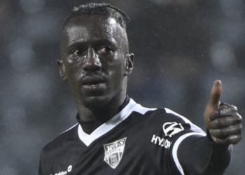 RE Mouscron : Mbaye Lèye ouvre le score face au leader Genk