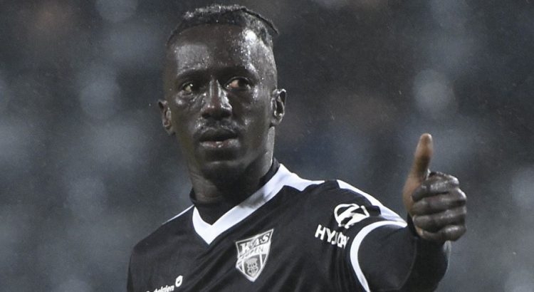 RE Mouscron : Mbaye Lèye ouvre le score face au leader Genk - wiwsport