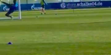Schalke 04: Regardez le geste technique exceptionnel de Salif Sané! - wiwsport
