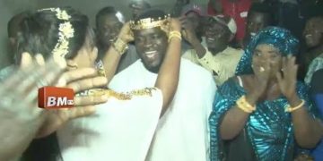 video anniversaire surprise de eumeu sene avec gris bordeaux decouvrez le cadeau royal de sa femme