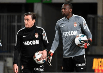 Le portier de l'AS Monaco soutient le Casa Sports avec un don de matériels sportifs - wiwsport