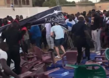 Vidéo – Gala de Luc Nicolai : L&rsquo;effondrement d&rsquo;une tribune au stade de Mbour a fait plusieurs des blessés