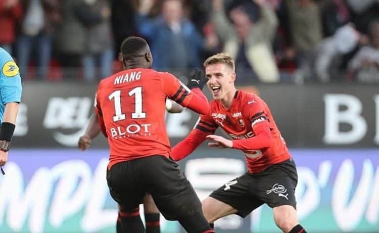 (Video)- Rennes : Mbaye Niang marque sur un service d'Ismaila Sarr, auteur de deux passes décisives - wiwsport (Video)- Rennes : Mbaye Niang marque sur un service d'Ismaila Sarr, auteur de deux passes décisives - wiwsport
