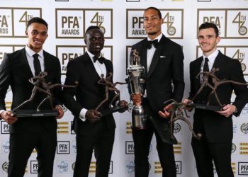 PFA Awards : Voici la réaction de Sadio Mané après la réception de son trophée ! - wiwsport