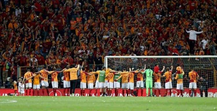 Süper Lig : Galatasaray remporte le derby d'Istanbul (2-0) et reprend la tête du Championnat - wiwsport Süper Lig : Galatasaray remporte le derby d'Istanbul (2-0) et reprend la tête du Championnat - wiwsport
