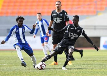 Zoom sur Latyr Fall, le Sergio Busquets de l'Academico Viseu Fc (Portugal) - wiwsport