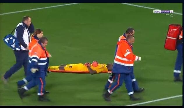 Stade de Reims : Grosse frayeur pour Edouard Mendy, évacué sur civière après le match - wiwsport Stade de Reims : Grosse frayeur pour Edouard Mendy, évacué sur civière après le match - wiwsport