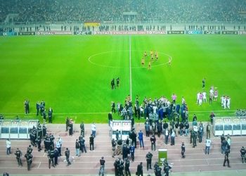 Espérance/Wydad interrompu depuis une heure suite à un but signalé hors-jeu par El H. Malick Samba - wiwsport