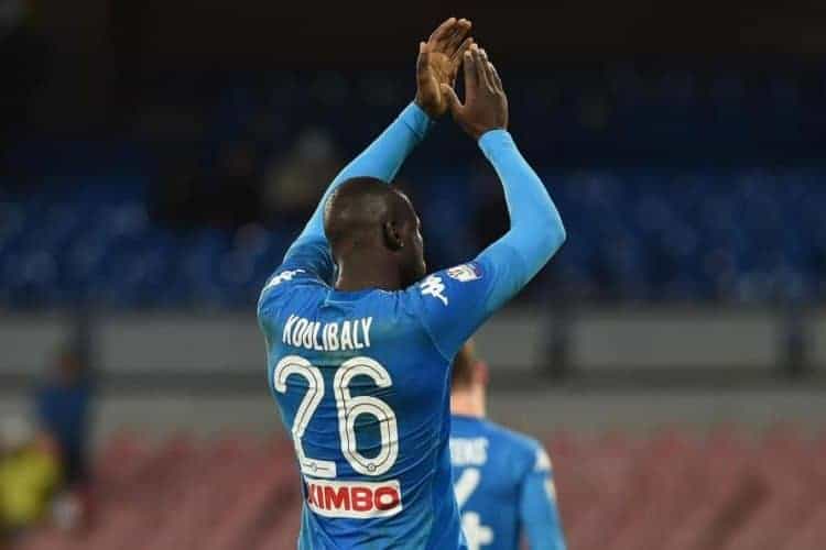Mercato - Naples : Le public napolitain ne veut pas du départ de Kalidou Koulibaly - wiwsport Mercato - Naples : Le public napolitain ne veut pas du départ de Kalidou Koulibaly - wiwsport