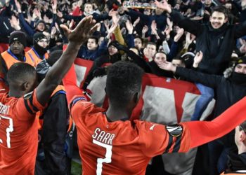 Rennes / Astana .
Football. UEFA. Ligue Europa, phase de groupe.
Clappind de Hamari TRAORE et Ismaila SARR face au kop *** Local Caption *** Le Stade Rennais écrit sa grande histoire
Ligue Europa. Stade Rennais - Astana : 2-0. Dans un Roazhon Park en feu, les Rennais &finDL;se sont qualifiés pour le premier seizième de finale de Coupe dEurope de leur histoire.
Vainqueurs dAstana grâce à un doublé de Sarr, les Rennais ont fêté leur première qualification pour les 16es de finale.