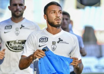Can 2019 : Un joueur de foot algérien écarté du groupe après une vidéo déplacée - wiwsport