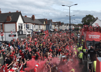 (Vidéo) Une marrée humaine dans les rues de Liverpool pour fêter le sacre, Admirez l'ambiance ! - wiwsport