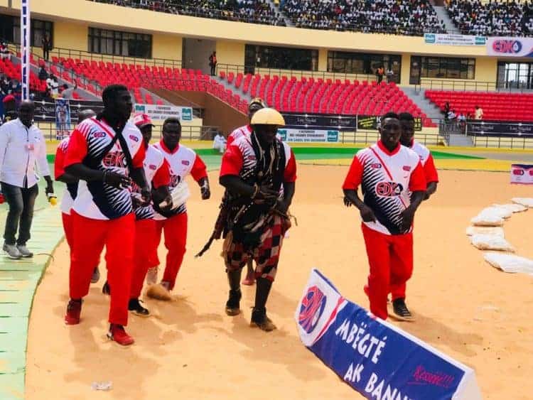 (Photos) Direct - Arrivée de Reug Reug à l'Arène Nationale - wiwsport (Photos) Direct - Arrivée de Reug Reug à l'Arène Nationale - wiwsport