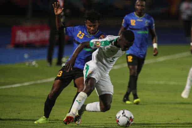 Direct Caire: Sénégal vs Tanzanie (2-0): Gana Gueye: "Il faudra se concentrer sur les autres matches" - wiwsport 23 June 2019, Egypt, Cairo: Tanzania's Mudathiri Yahya and Senegal's Idrissa Gueye battle for the ball during the 2019 Africa Cup of Nations Group C soccer match between Senegal and Tanzania at the 30 June Stadium. Photo: Omar Zoheiry/dpa (Photo by Omar Zoheiry/picture alliance via Getty Images)