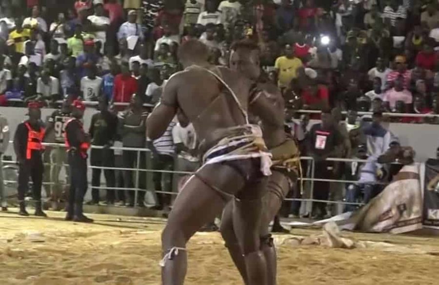 Drapeau Doudou Diagne Diecko : Modou Dia terrasse Kéweul | Wiwsport