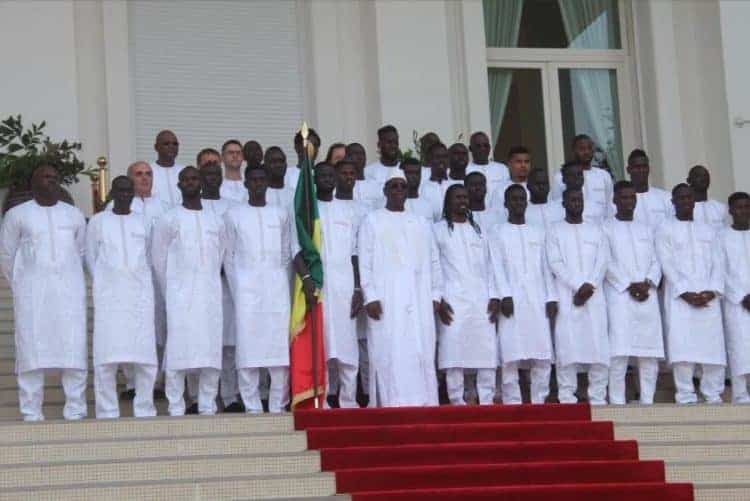 Remise de drapeau: Macky Sall aux lions: "Vous avez tout ce qu'il faut pour entrer dans l'histoire" - wiwsport Remise de drapeau: Macky Sall aux lions: "Vous avez tout ce qu'il faut pour entrer dans l'histoire" - wiwsport