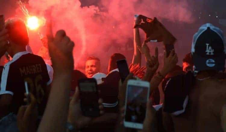 Vidéo - CAN 2019 : La fête des supporters algériens à Montpellier tourne au drame - wiwsport Vidéo - CAN 2019 : La fête des supporters algériens à Montpellier tourne au drame - wiwsport