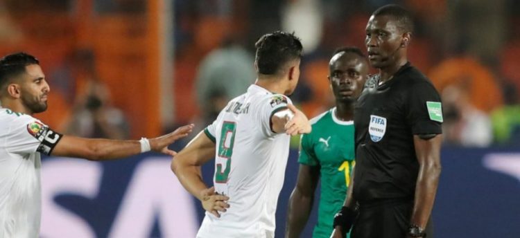 CAN 2019 - Alioum Sidi (Arbitre de la finale) : « Les Sénégalais étaient très contents de mon arbitrage » - wiwsport CAN 2019 - Alioum Sidi (Arbitre de la finale) : « Les Sénégalais étaient très contents de mon arbitrage » - wiwsport