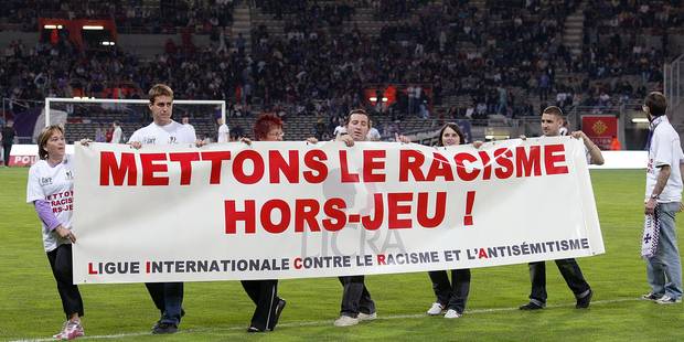 Racisme : les matches internationaux de la FIFA arrêtés seront perdus sur tapis vert - wiwsport FOOTBALL - FRENCH CHAMPIONSHIP 2005/2006 - FC TOULOUSE v GIRONDINS BORDEAUX - 22/10/2005 - MANIFESTATION AGAINST RACISM INSIDE THE FRENCH STADIUM
PICTURE NOT INCLUDED IN THE CONTRACT